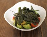チーズとアボカドとわさび味の海苔のサラダ作り方2写真