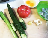スープうま！きゅうりとえびトマト卵炒め作り方1写真