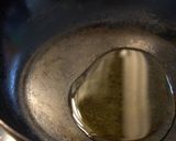 鉄フライパンで目玉焼き♪【油ならし】作り方2写真