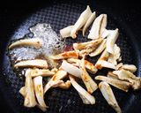 ヤゲン軟骨のガーリックバター醤油ソテー作り方3写真