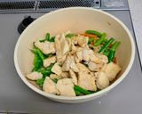 鶏むね肉とインゲンと人参とエノキの生姜焼き作り方9写真