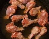 手羽元とこんにゃく、大根の煮物作り方1写真