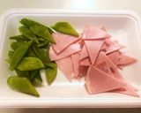 簡単美味♡絹さやとハムとたまごの炒め物作り方1写真