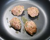 簡単！甘辛ハンバーグと茄子のオイスタ炒め作り方2写真