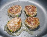 簡単！甘辛ハンバーグと茄子のオイスタ炒め作り方3写真