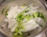 【簡単5分!】大根とカニカマのごま酢和え作り方1写真