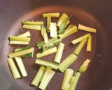さば味噌缶と小松菜のさっと煮込み作り方2写真