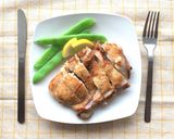 厚板鉄板でジューシー！鶏の塩にんにく焼き作り方8写真