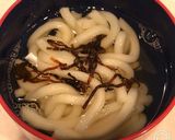 呑みの〆に特製だしで、即席塩こんぶうどん作り方2写真
