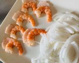 テッパン[海老と新玉葱]ピザトースト♡作り方1写真
