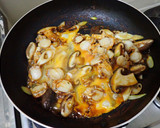 ホタテ稚貝と椎茸の卵炒め作り方7写真
