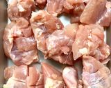 鶏モモ肉と新じゃが芋の艶々甘辛炒め煮作り方3写真