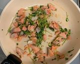 超簡単　サーモンと豆苗のパスタ作り方2写真