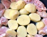 鶏モモ肉と新じゃが芋の艶々甘辛炒め煮作り方5写真