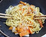 ミツバと野菜・ニンニクペーストの焼きソバ作り方8写真