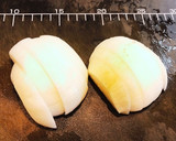 豚肉と新玉ねぎのバター塩昆布炒め作り方1写真
