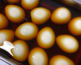 簡単絶品！うずらの卵のにんにく麺つゆ漬け作り方3写真
