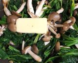 ほうれん草としめじのガーリック炒め作り方4写真
