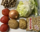 トマト味のキャベツと大豆のスープ作り方1写真
