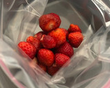 簡単キッズレシピ♪おうちでいちごアイス作り方1写真