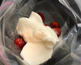 簡単キッズレシピ♪おうちでいちごアイス作り方2写真