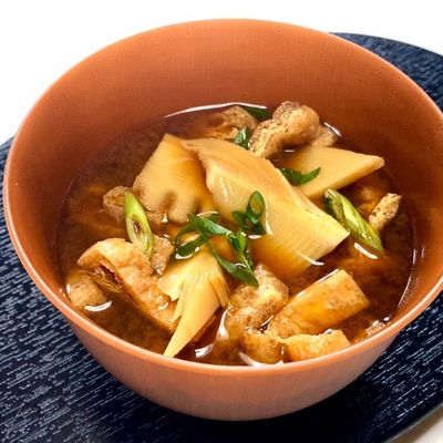 筍と油揚げの赤だし入り味噌汁 by お料理ニャロメ 【クックパッド