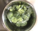 ブロッコリーと豚肉のソースマヨ炒め✨作り方1写真