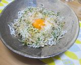 しらすとオニオンスライスの黄身和え作り方2写真