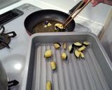 揚げ茄子としめじのトマトソースパスタ作り方4写真