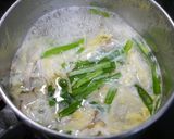 免疫力アップ！ニラ玉舞茸のお味噌汁作り方3写真
