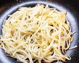簡単！焼豚とモヤシのごま風味サラダ作り方2写真