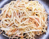 簡単！焼豚とモヤシのごま風味サラダ作り方4写真