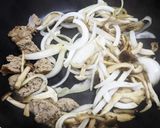 サルシッチャときのこのトマトソースパスタ作り方4写真