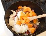 赤ワインで煮込む!*ビーフシチュー作り方4写真