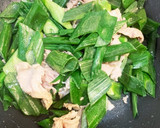 新玉ねぎの葉と豚肉のすき焼き風作り方2写真