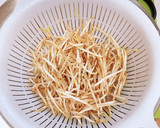 簡単5分！お母さんの炒め物(もやしと卵)作り方2写真