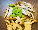 揚げ玉ねぎ＆そら豆とパンチェッタのパスタ作り方5写真