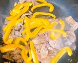 この美味さ黄色信号◎豚肉のパプリカ炒め！作り方5写真