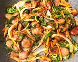 フライパン１つ！中華麺で焼きナポリタン作り方3写真
