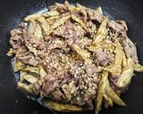 生姜を効かせた☆牛ごぼうの混ぜご飯作り方1写真
