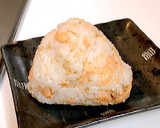 簡単！焼き鮭とごま油のおにぎり作り方7写真