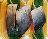 レモンバター醤油でご飯にも！鮭のムニエル作り方2写真