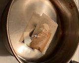 簡単　トマト缶と鳥モモ肉のスープ作り方2写真