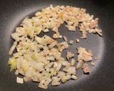 簡単　トマト缶と鳥モモ肉のスープ作り方4写真