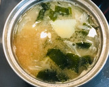 新じゃがいもと玉ねぎとワカメのお味噌汁作り方3写真