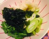 簡単◎心落着くネギわかニラ玉だしスープ　作り方1写真