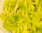 アメリカで★ブロッコリーの芯で塩きんぴら作り方2写真
