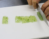 さしみこんにゃくの切り方伝授−削ぎ切り編作り方4写真