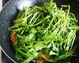 水菜と塩麹豚コマの玉子とじ作り方6写真
