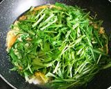 水菜と塩麹豚コマの玉子とじ作り方7写真